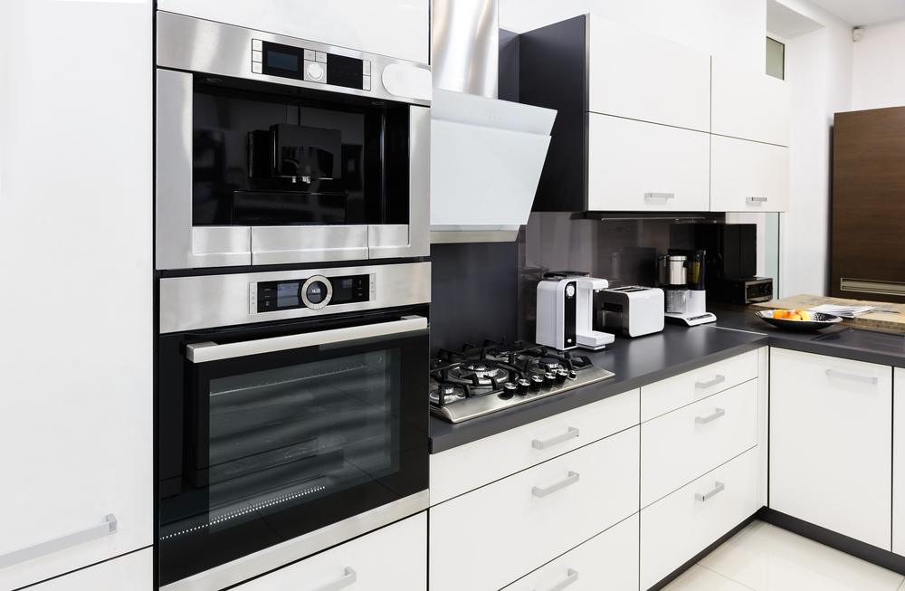 modern-luxury-hi-tek-black-and-white-kitchen-interior-clean-design